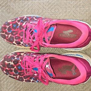 Brooks Womens Adrenaline GTS 22 Running Shoes